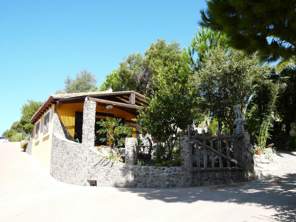 B&B Il Giardino Арбус Екстериор снимка