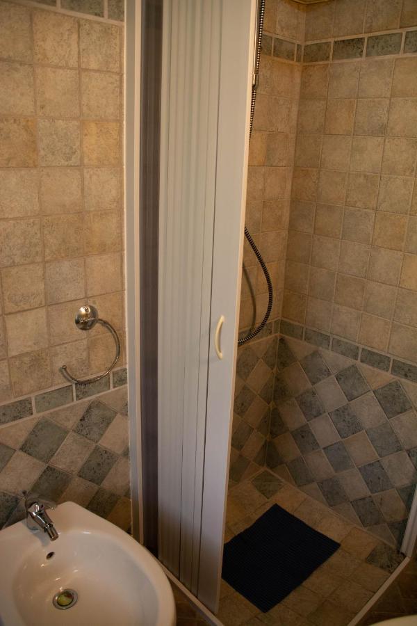 B&B Il Giardino Арбус Екстериор снимка