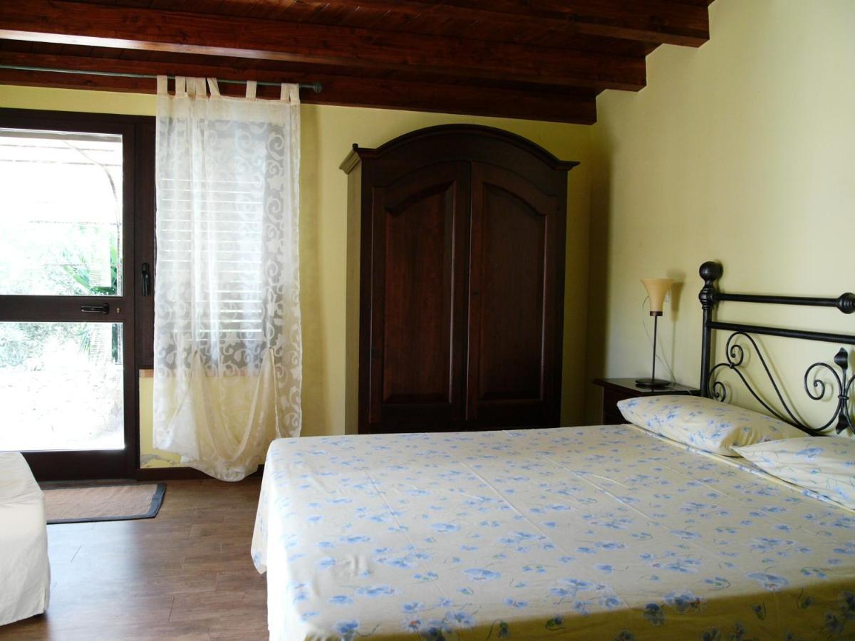 B&B Il Giardino Арбус Екстериор снимка