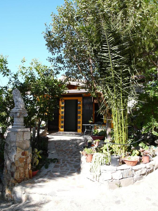 B&B Il Giardino Арбус Екстериор снимка