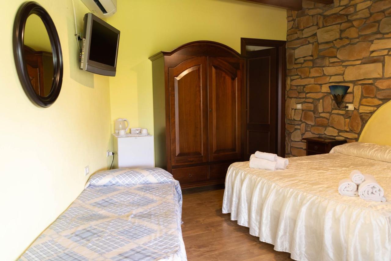 B&B Il Giardino Арбус Екстериор снимка